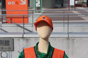 ベージュ(顔アップ)日向